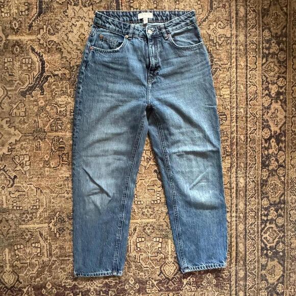 H&M High-Waisted Straight Leg Classic Mom Jeans Sz 4 - Picture 1 of 4